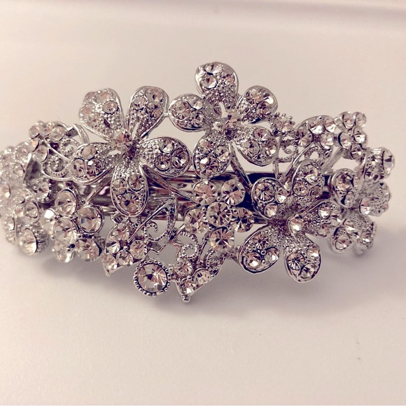 Hair brooch with floral beaded design - Picture 4 of 5